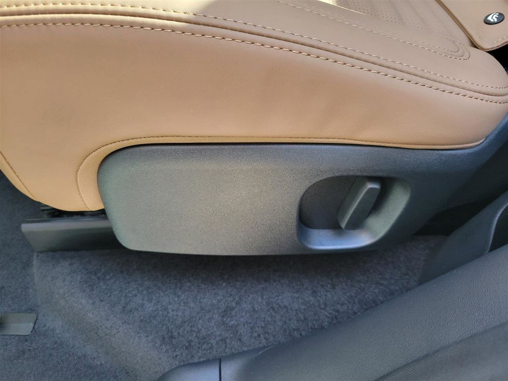 2025 Land Rover Discovery Metropolitan Edition - Photo 10