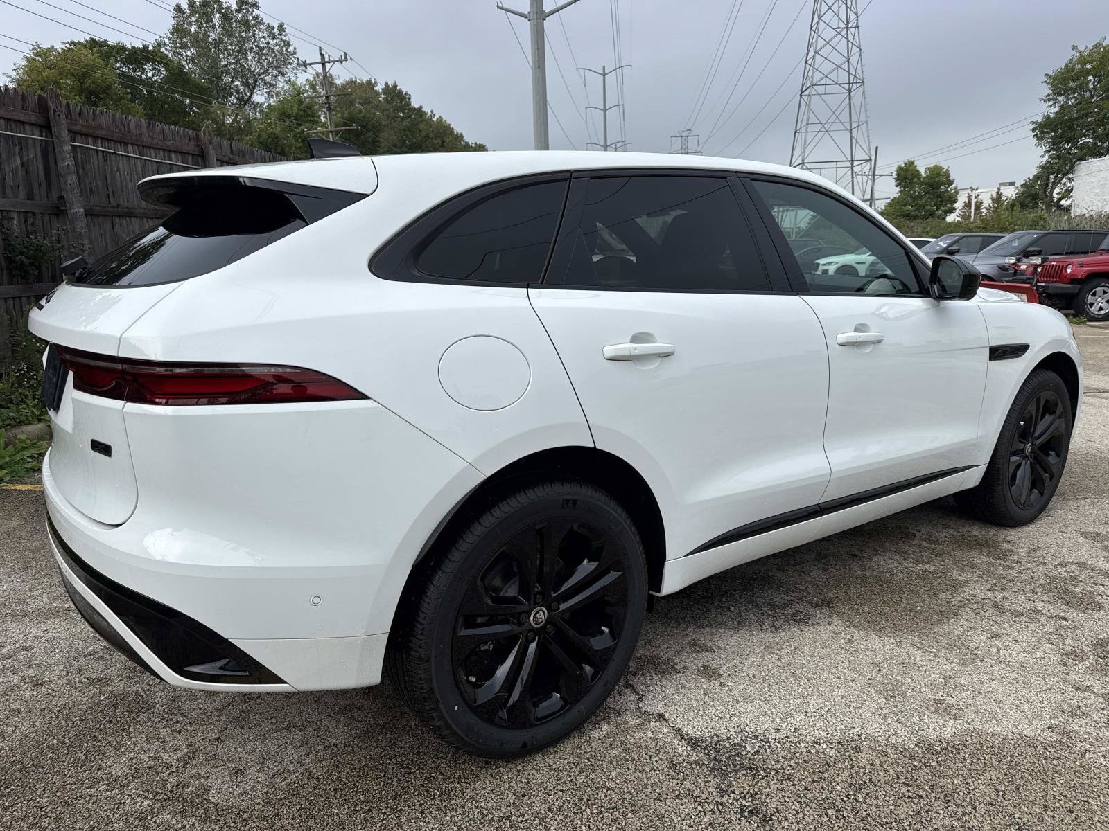 2026 Jaguar F-Pace R-Dynamic S - Photo 7