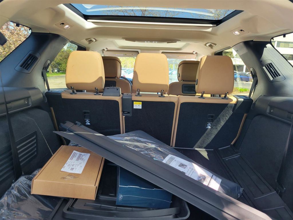 2025 Land Rover Discovery Metropolitan Edition - Photo 45