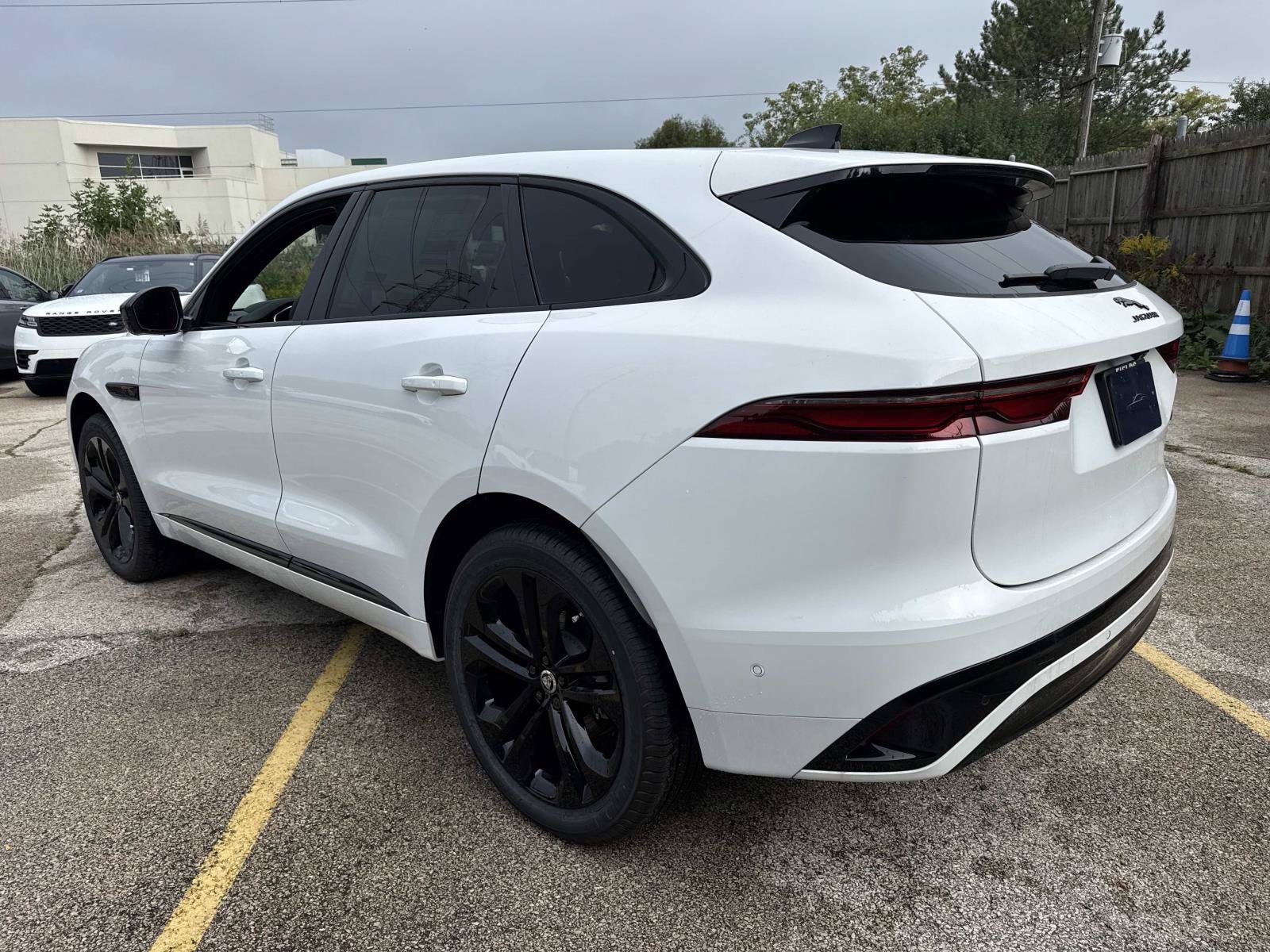 2026 Jaguar F-Pace R-Dynamic S - Photo 9