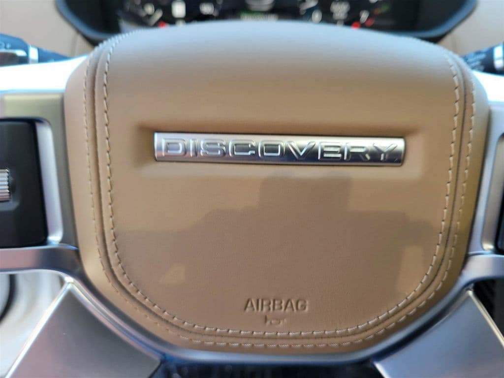2025 Land Rover Discovery Metropolitan Edition - Photo 38