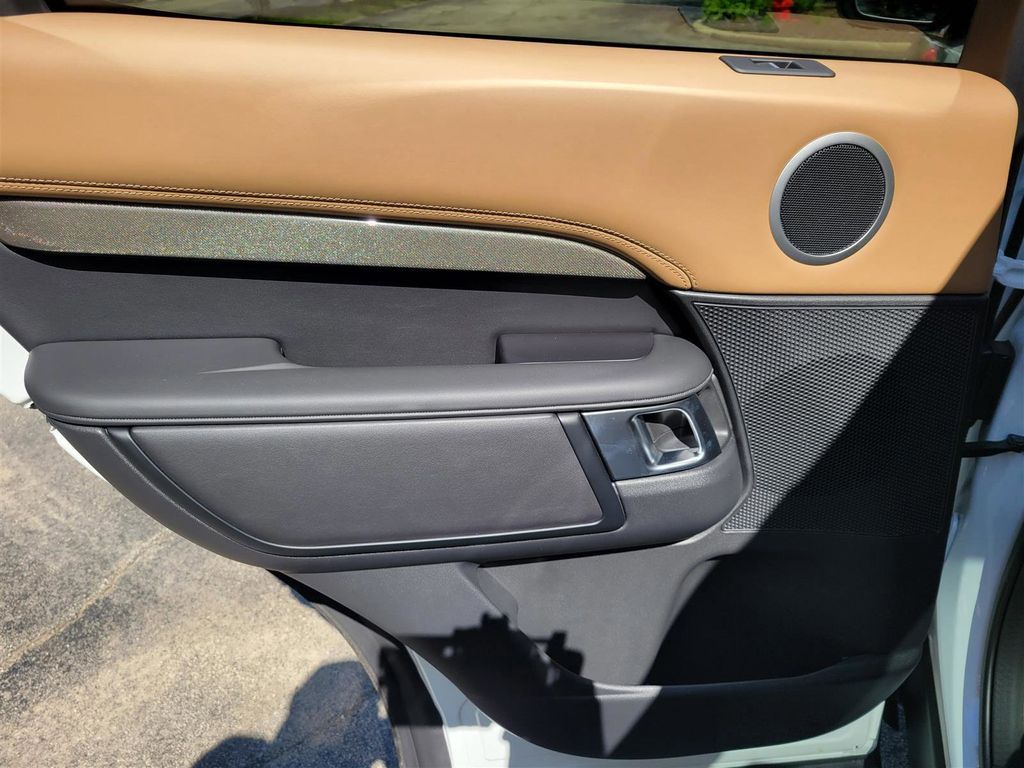 2025 Land Rover Discovery Metropolitan Edition - Photo 7