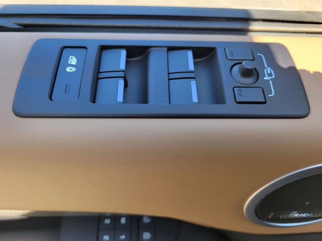 2025 Land Rover Discovery Metropolitan Edition - Photo 18