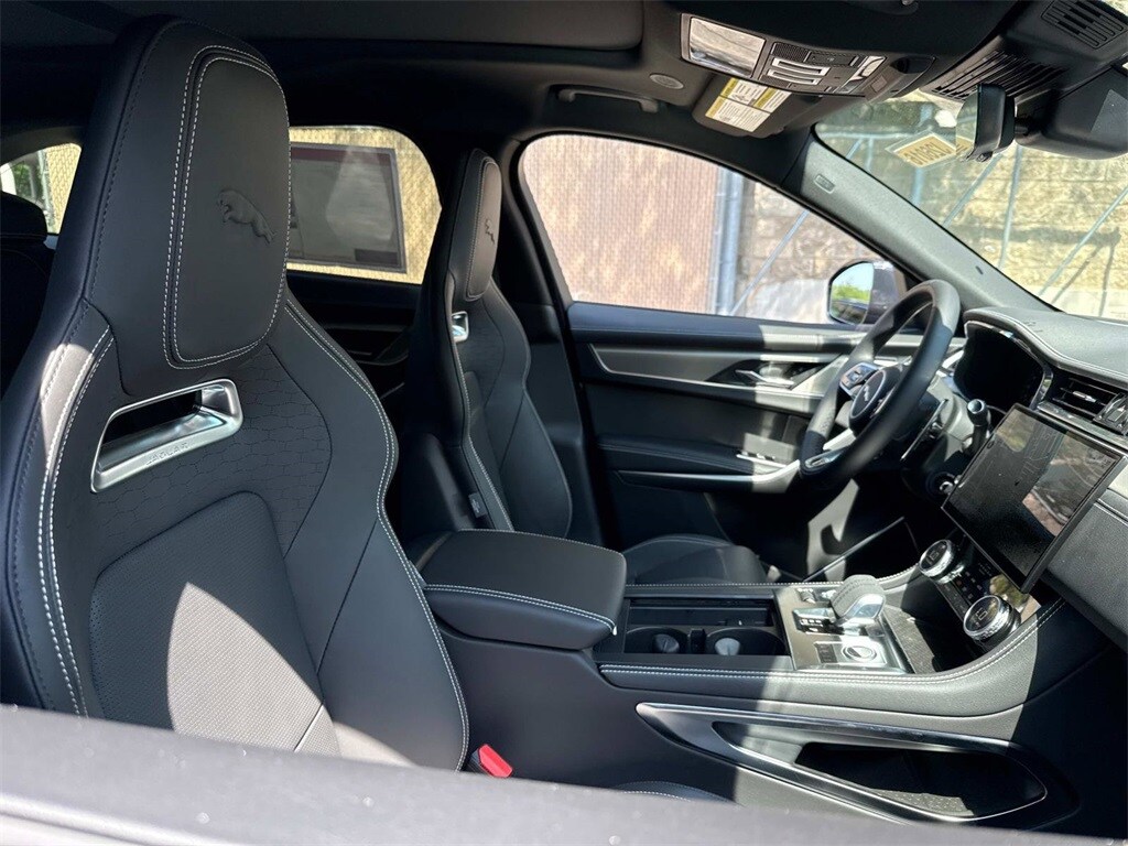 2026 Jaguar F-PACE P250 R-Dynamic S photo 4