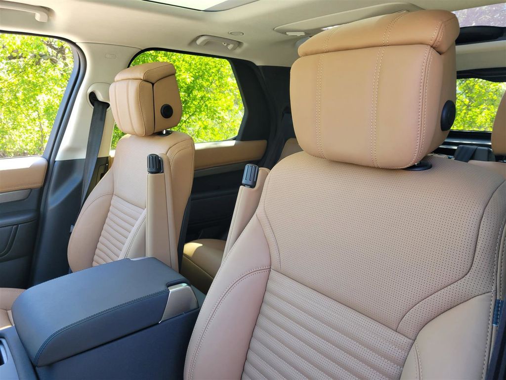 2025 Land Rover Discovery Metropolitan Edition - Photo 24
