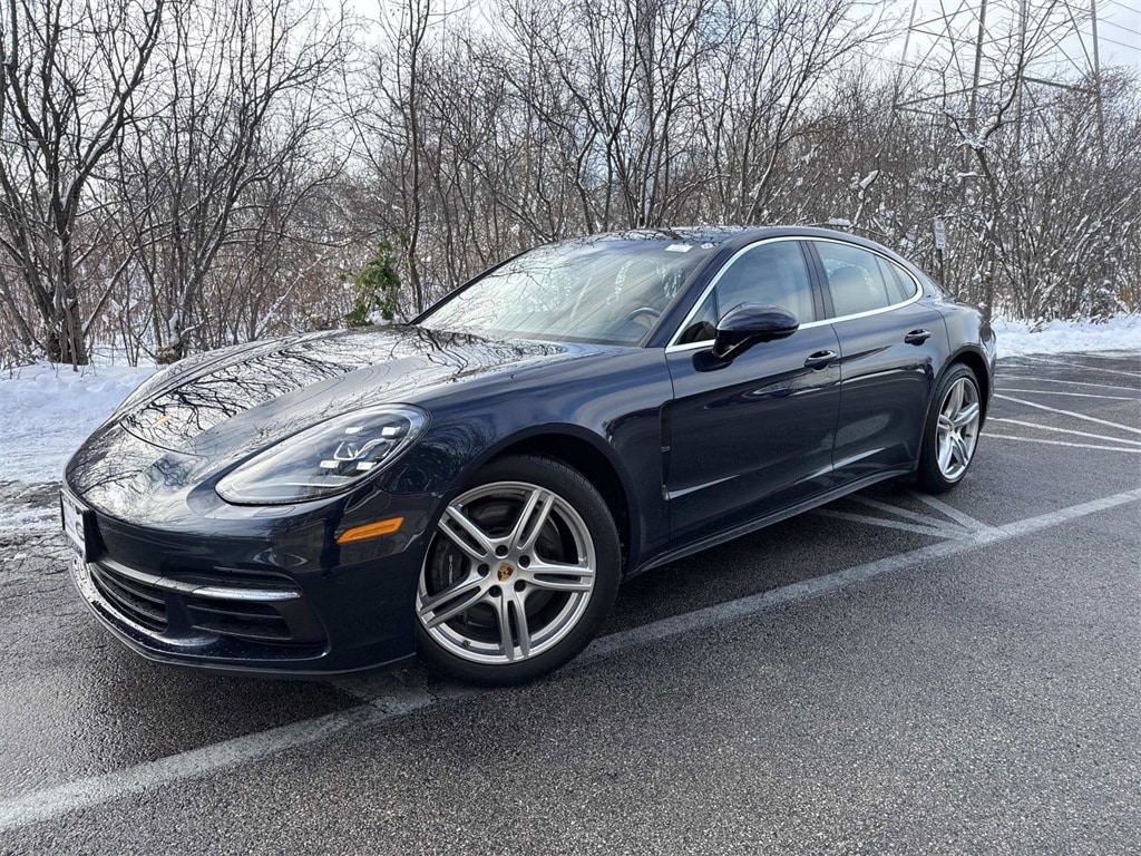2020 Porsche Panamera Base's photo