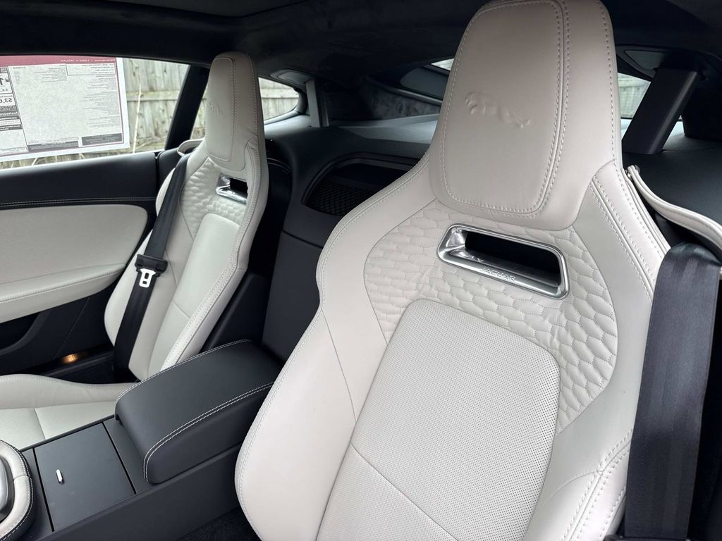 2024 Jaguar F-Type R75 - Photo 19