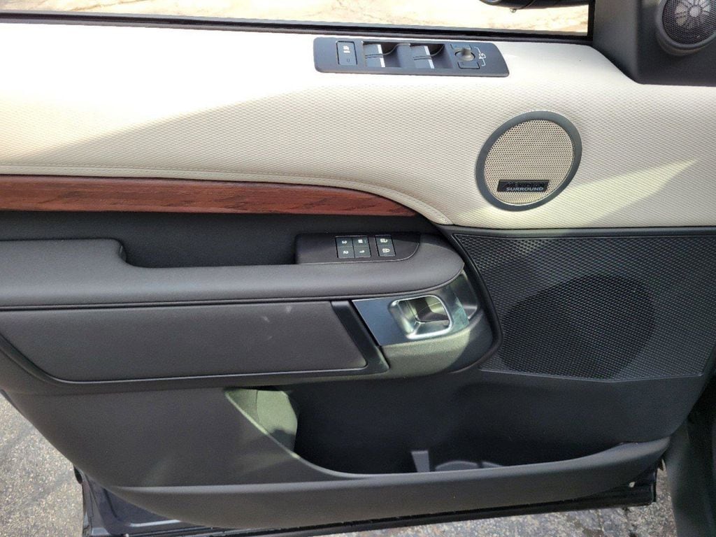 2025 Land Rover Discovery Dynamic SE - Photo 17