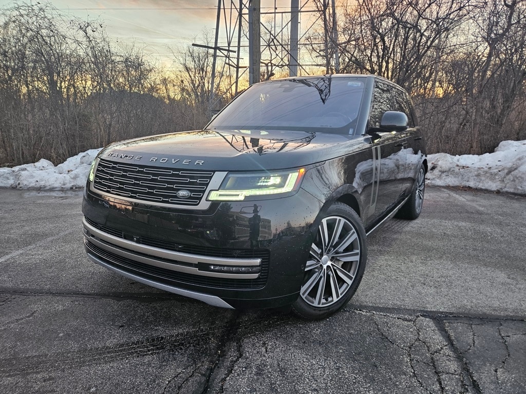 2023 Land Rover Range Rover SE's photo