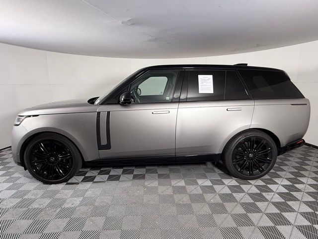 2023 Land Rover Range Rover Autobiography photo 3