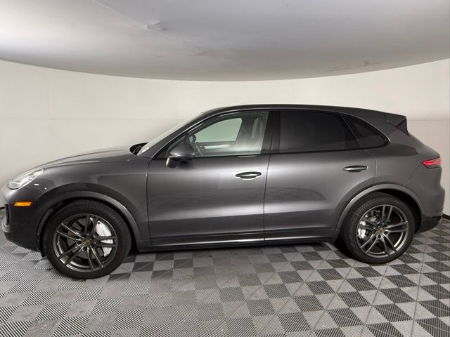 2022 Porsche Cayenne Turbo photo 4