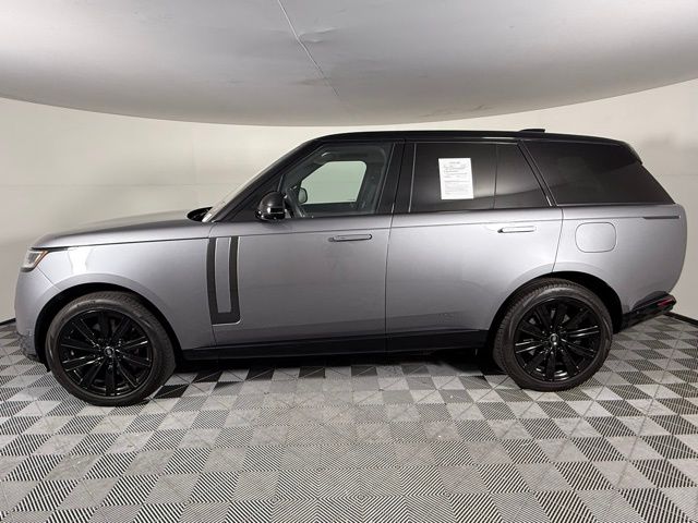 2023 Land Rover Range Rover SE photo 4