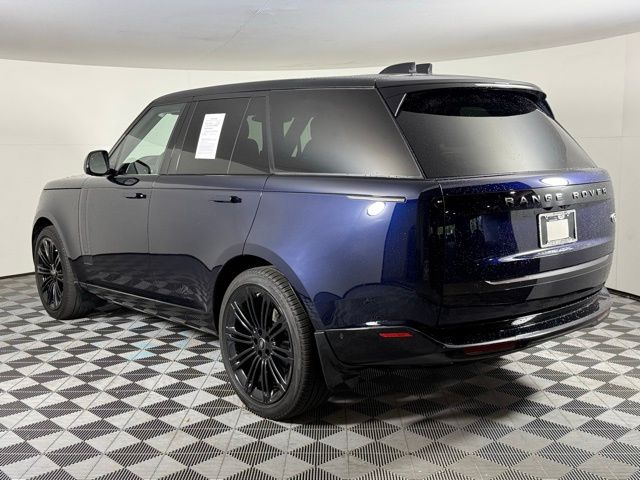 2023 Land Rover Range Rover SE photo 4