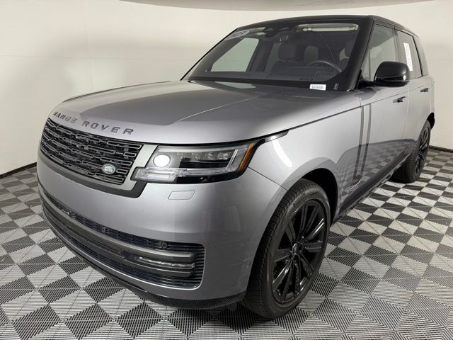 2023 Land Rover Range Rover SE photo 3