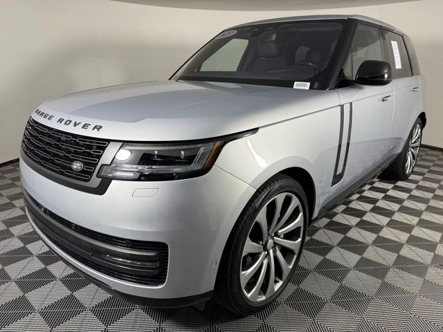 2023 Land Rover Range Rover SE photo 3