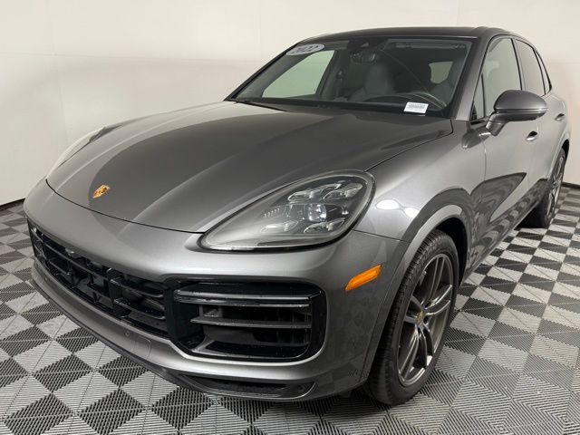 2022 Porsche Cayenne Turbo photo 3