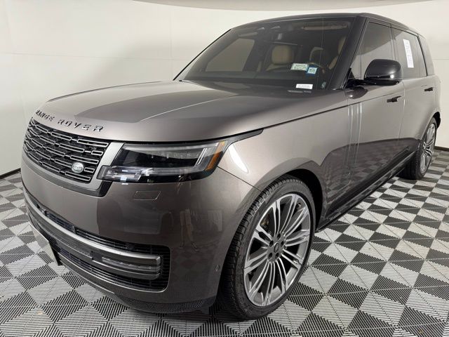 2024 Land Rover Range Rover SE photo 3