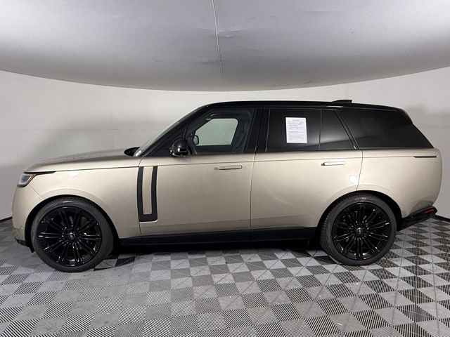 2024 Land Rover Range Rover SE photo 4