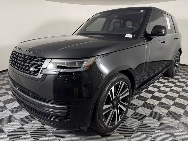 2023 Land Rover Range Rover SE photo 3