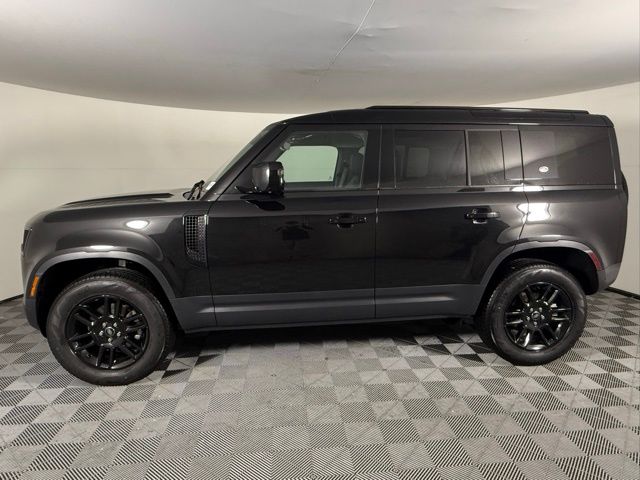 2024 Land Rover Defender 110 S photo 4