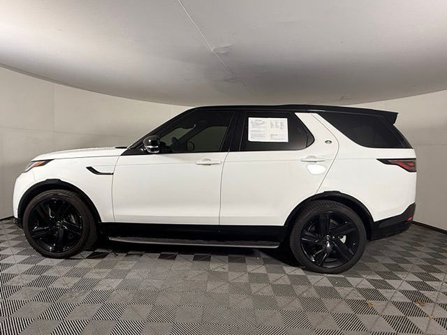2024 Land Rover Discovery SE photo 3