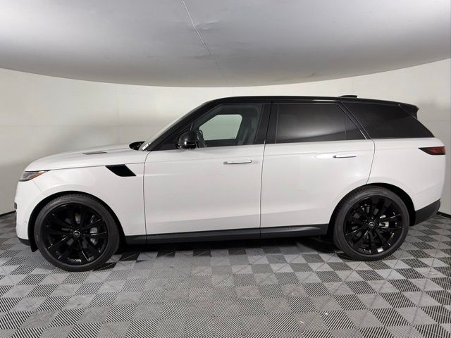 2025 Land Rover Range Rover Sport SE photo 3