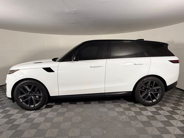 2024 Land Rover Range Rover Sport SE photo 3