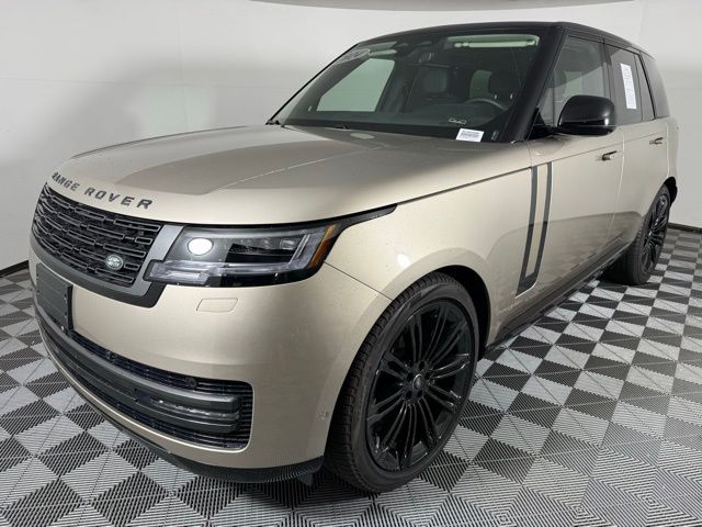 2024 Land Rover Range Rover SE photo 3