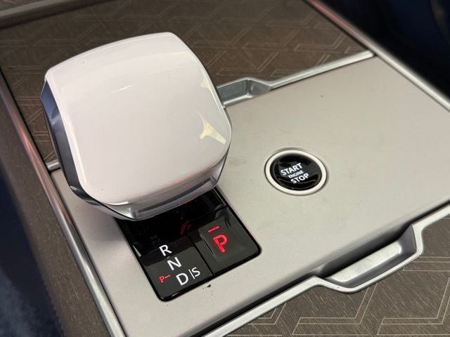 2025 Land Rover Range Rover SV - Photo 27