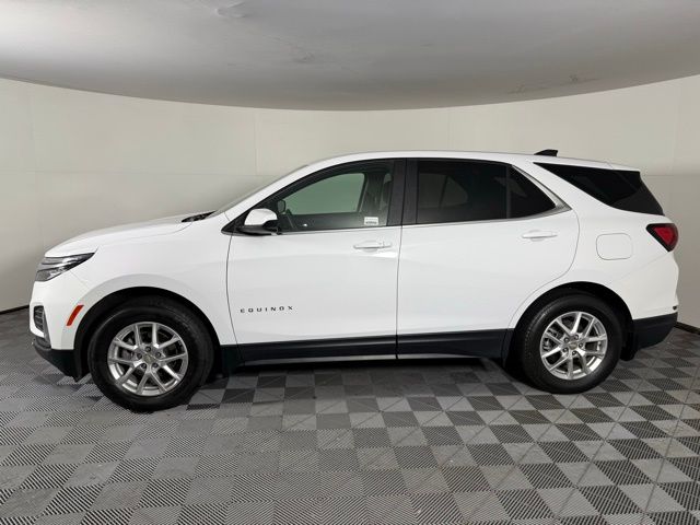 2023 Chevrolet Equinox LT photo 3