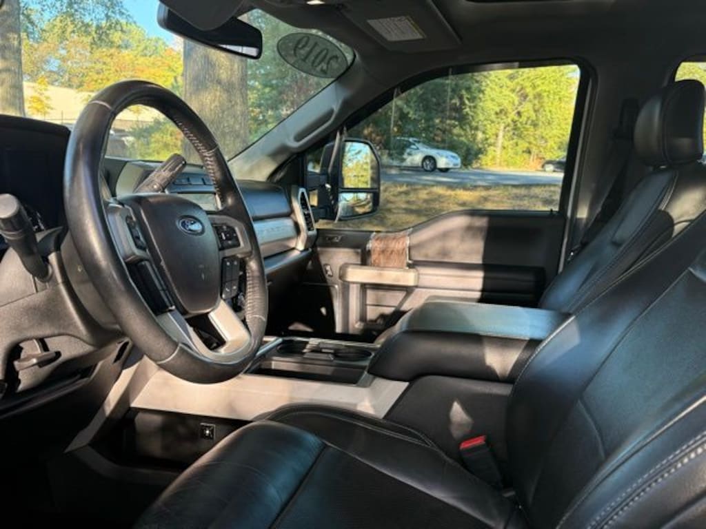 Used 2019 Ford F-250SD Lariat Truck