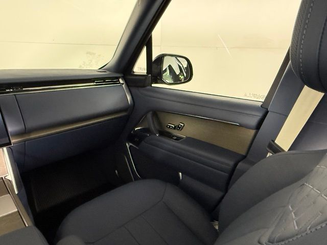 2025 Land Rover Range Rover SV - Photo 18