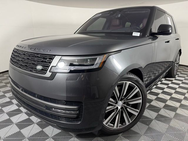 2023 Land Rover Range Rover SE photo 2