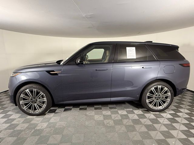 2025 Land Rover Range Rover Sport SE photo 4