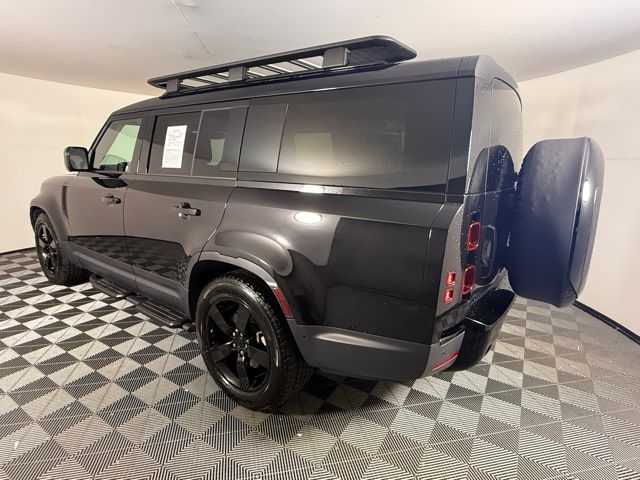 2025 Land Rover Defender 130 S photo 3