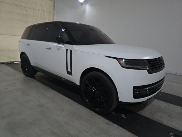 2023 Land Rover Range Rover SE photo 3