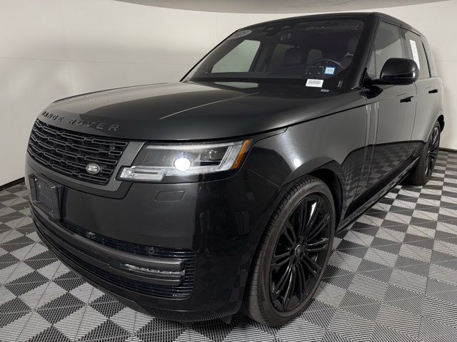2023 Land Rover Range Rover SE photo 3