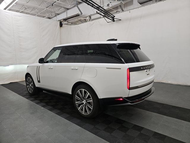 2023 Land Rover Range Rover SE photo 3
