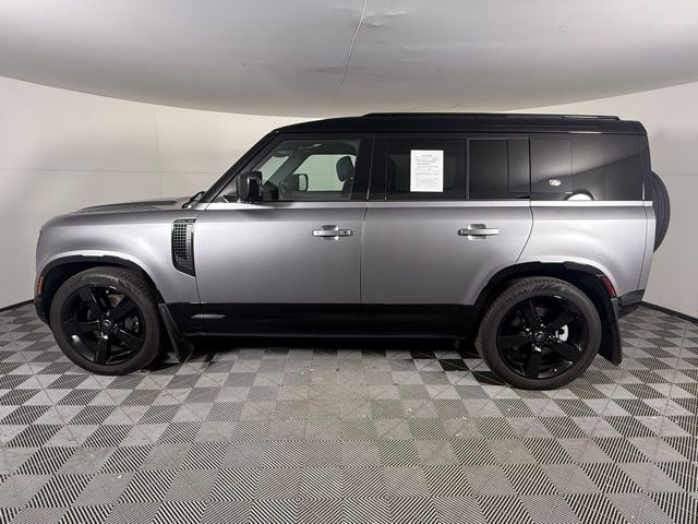 2023 Land Rover Defender 110 X-Dynamic SE photo 3