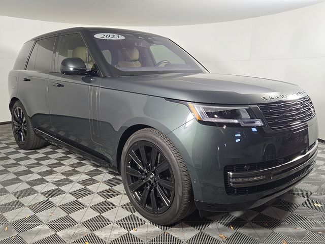 2023 Land Rover Range Rover SE photo 3