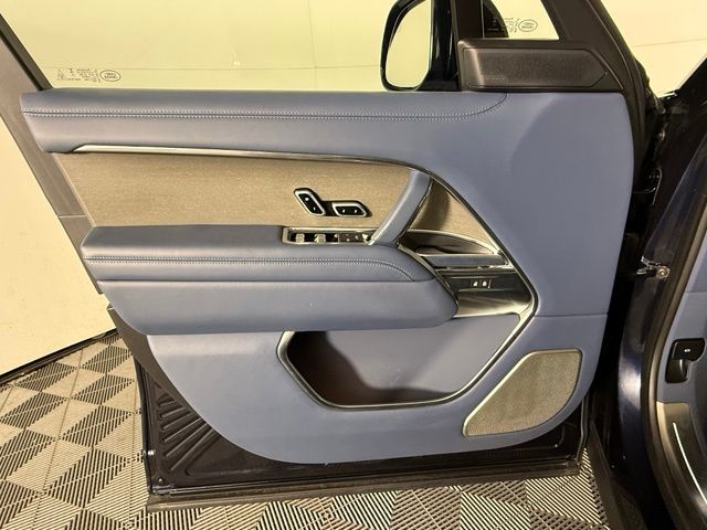 2025 Land Rover Range Rover SV - Photo 20