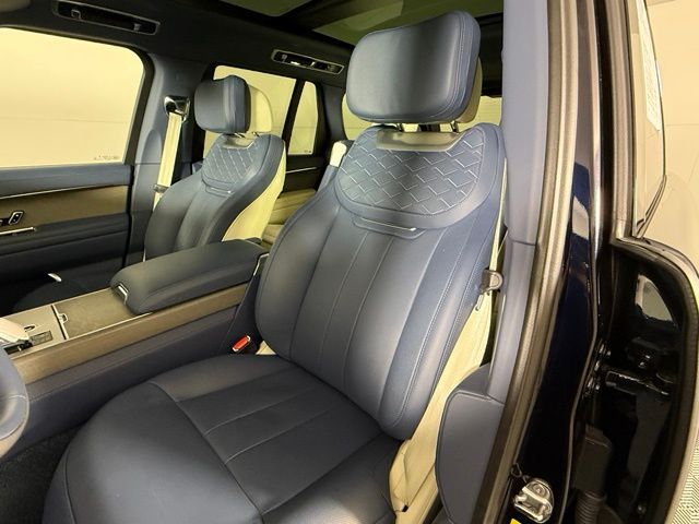 2025 Land Rover Range Rover SV - Photo 6