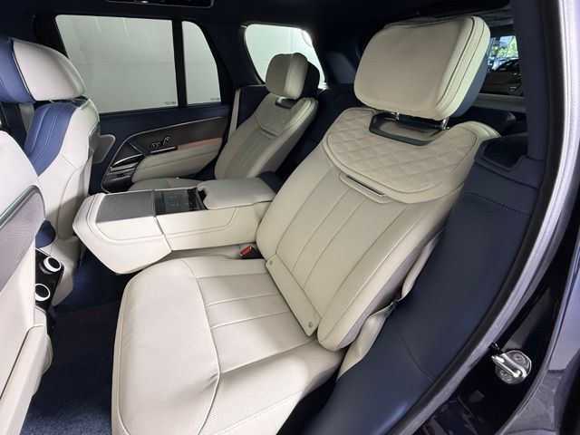 2025 Land Rover Range Rover SV - Photo 19