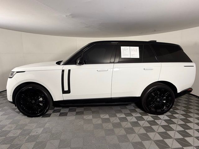 2023 Land Rover Range Rover SE photo 4