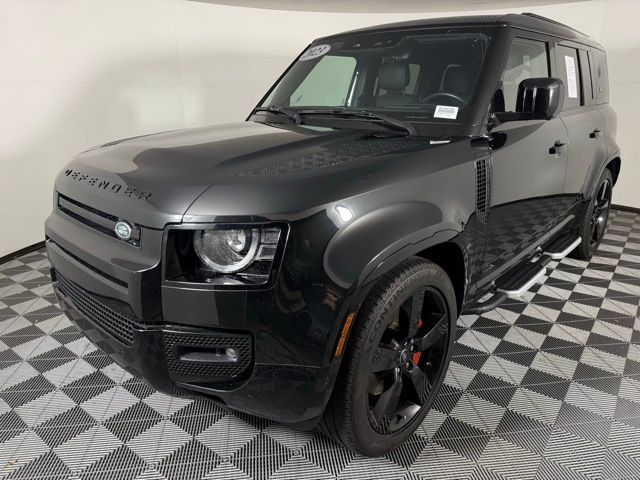 2023 Land Rover Defender 110 photo 3