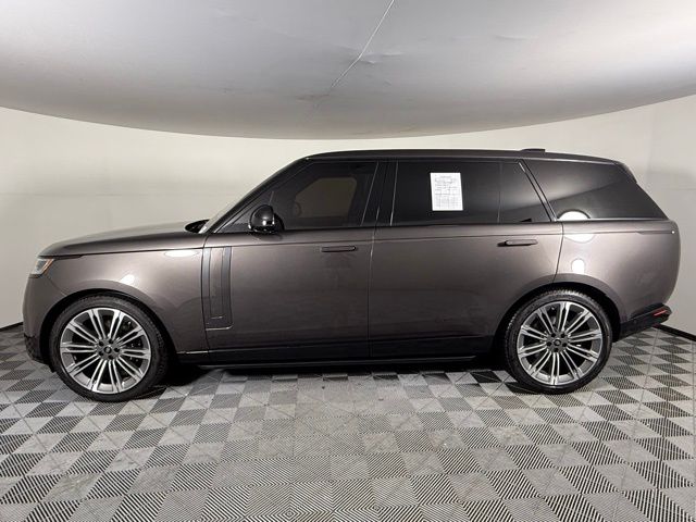 2024 Land Rover Range Rover SE photo 4