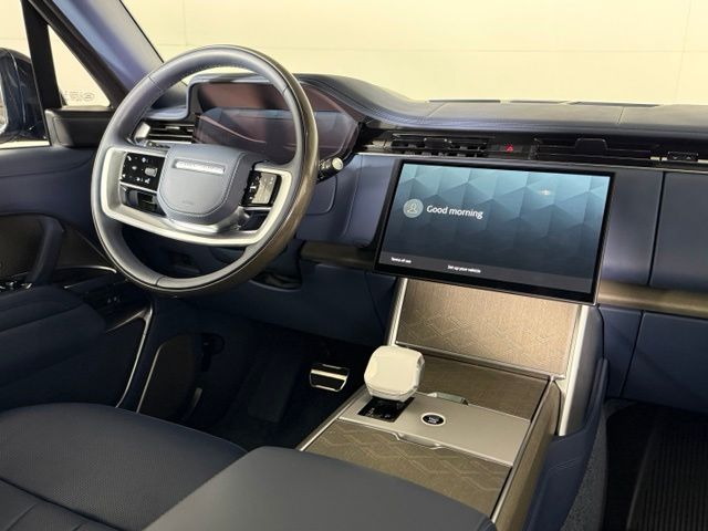 2025 Land Rover Range Rover SV - Photo 17