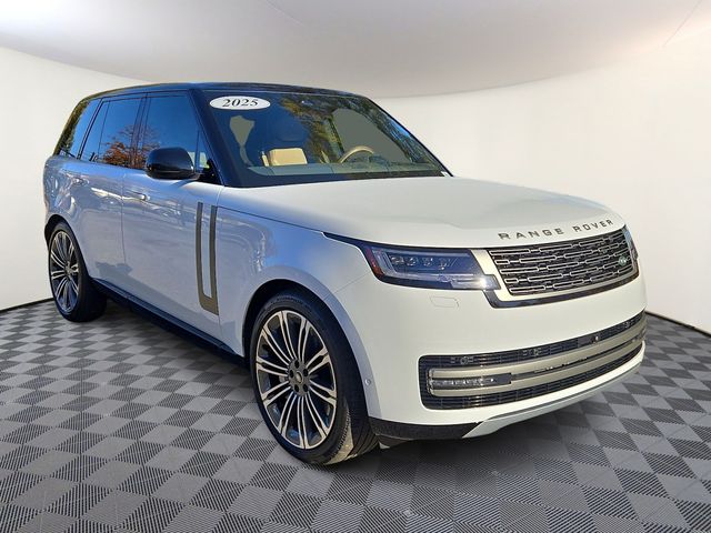 2025 Land Rover Range Rover SE photo 3