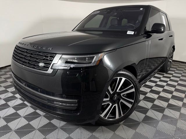 2023 Land Rover Range Rover SE photo 2