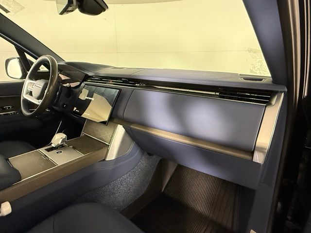 2025 Land Rover Range Rover SV - Photo 14